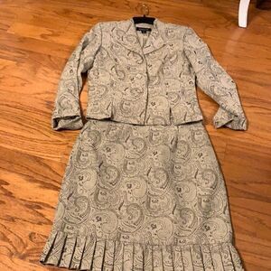 Perceptions size 6p two piece suit
